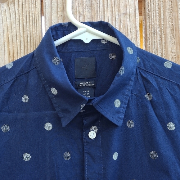 H&M - Dotted Short Sleeve Button Down Shirt - Picture 4 of 16